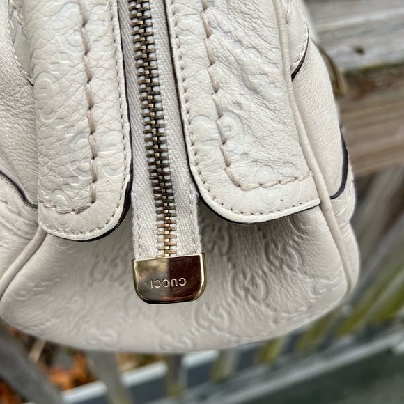 Gucci med size satchel in good condition! - Picture 4 of 9